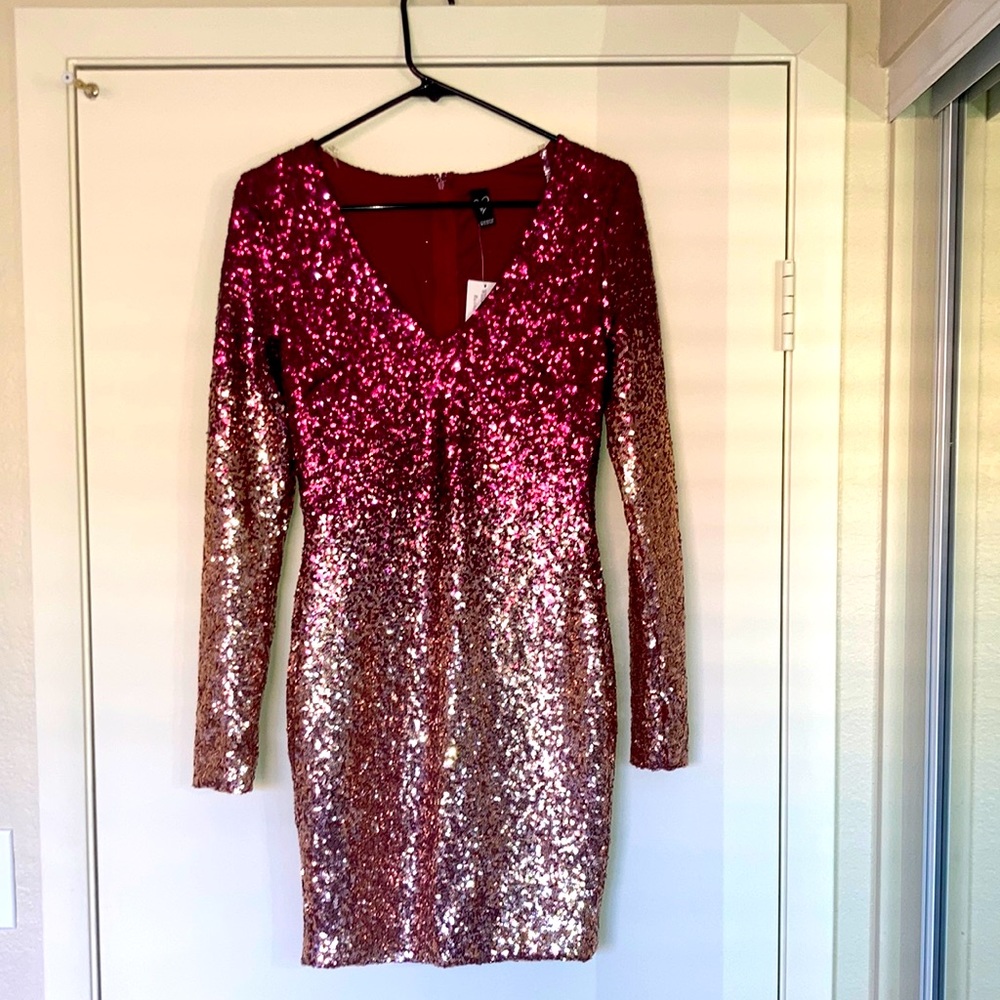 New Windsor😍! Glamorous burgundy and gold dress size L